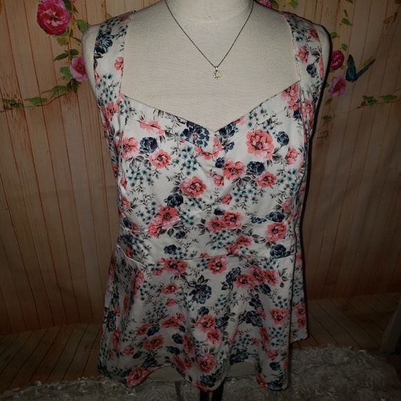 Torrid floral top - Picture 1 of 6